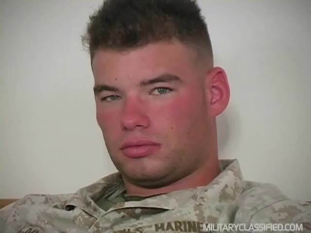 Chupador de Militares surpreendeu e comeu héteros 7