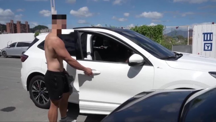 Já chegou oferecendo dinheiro para o Boy e se deu bem