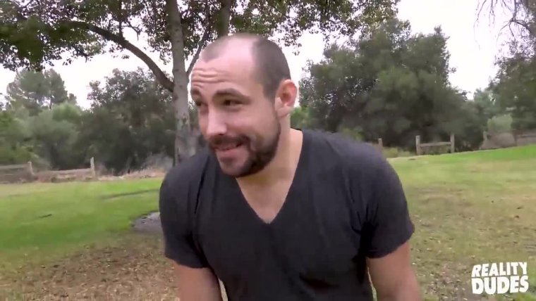 Boy comum  da paça vendeu o cu e surpreendeu muito