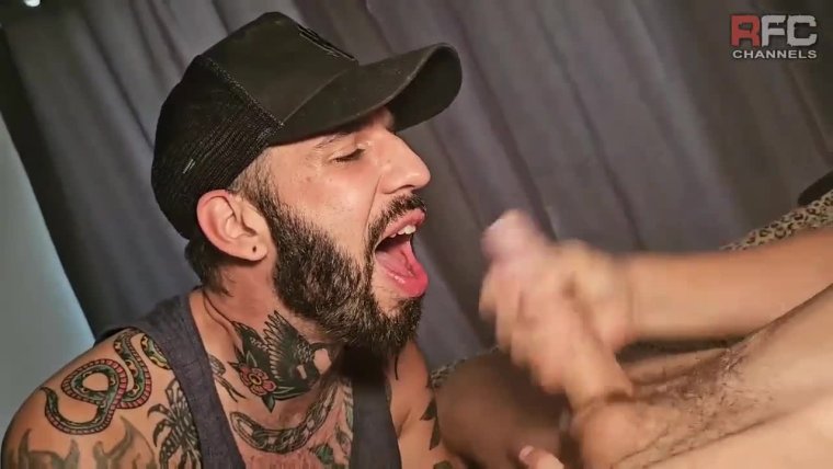 Anônimo Gozou 2 Vezes na Boca do Barbado Magia no Carnaval